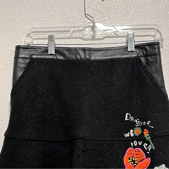 Desigual Mini Skirt Floral Embroidered Faux Leather Black Size Small 6 - Picture 3 of 6
